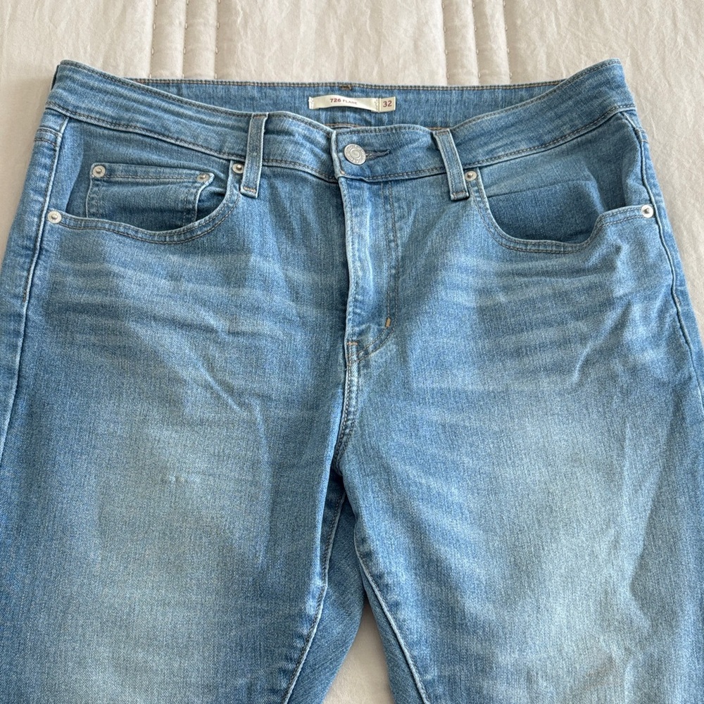 Levi's Women's Flare Jeans in Light Blue
